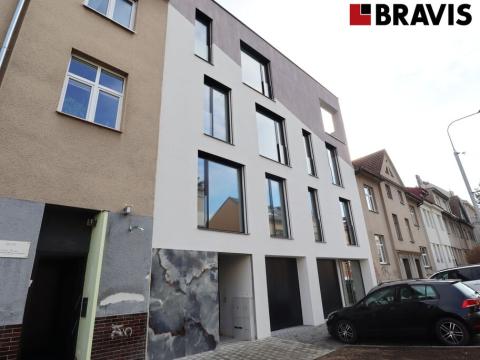 Pronájem obchodního prostoru, Brno, Charvatská, 154 m2