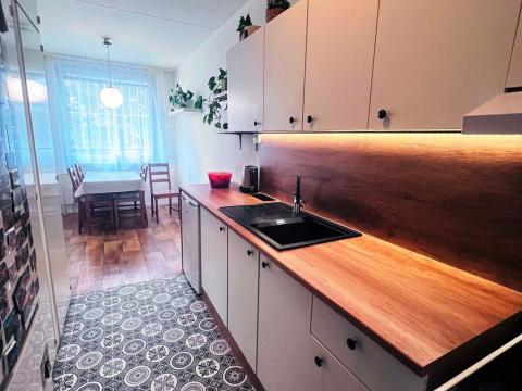 Prodej bytu 3+1, Praha - Hostavice, Travná, 84 m2