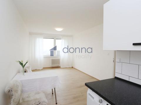 Pronájem bytu 2+kk, Praha - Petrovice, Kurčatovova, 43 m2