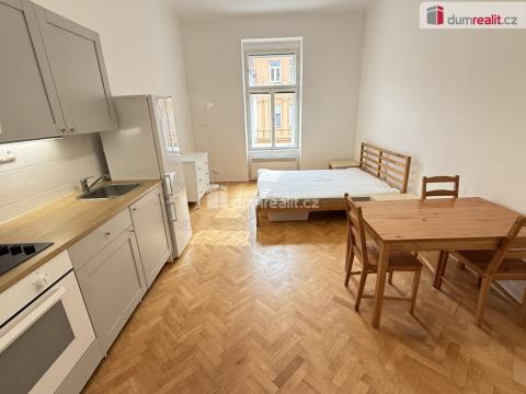 Pronájem bytu 1+kk, Praha - Smíchov, Klicperova, 38 m2