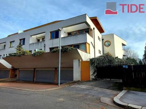 Pronájem bytu 1+kk, Praha - Smíchov, Pod Hybšmankou, 50 m2
