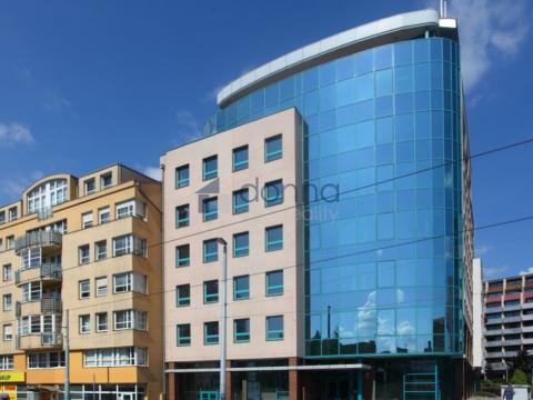 Pronájem kanceláře, Praha - Karlín, Sokolovská, 76 m2