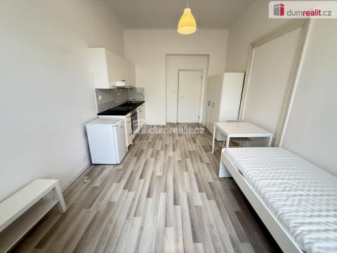 Pronájem bytu 1+kk, Praha - Smíchov, Na Skalce, 28 m2