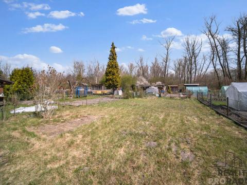 Prodej zahrady, Rybitví, 203 m2
