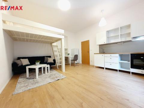 Pronájem bytu 1+kk, Praha - Vysočany, Vysočanské náměstí, 32 m2