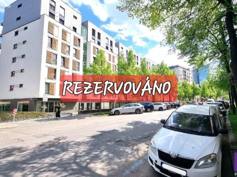 Pronájem bytu 1+kk, Praha - Holešovice, Jankovcova, 43 m2