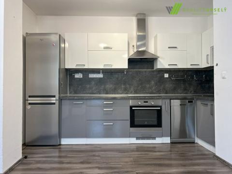 Pronájem bytu 2+kk, Bzenec, náměstí Svobody, 67 m2