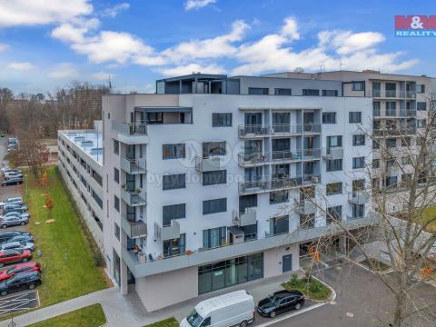 Pronájem garážového stání, Pardubice - Zelené Předměstí, nábřeží Závodu míru, 13 m2