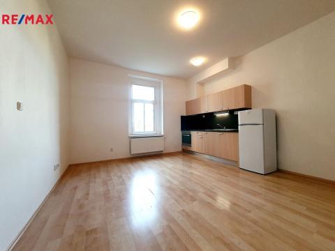 Pronájem bytu 1+kk, Praha - Vysočany, Vysočanské náměstí, 32 m2