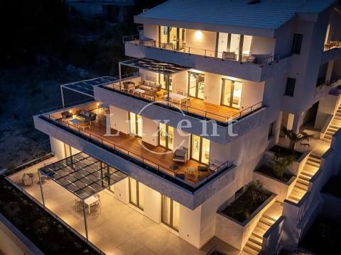 Prodej vily, Omiš, Chorvatsko, 736 m2