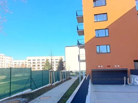Pronájem garážového stání, Písek, Pražská, 12 m2