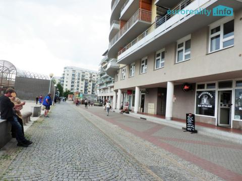 Pronájem restaurace, Praha - Stodůlky, Sluneční náměstí, 80 m2