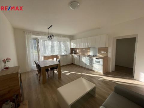 Pronájem bytu 3+kk, Zlín, Věžové domy, 62 m2