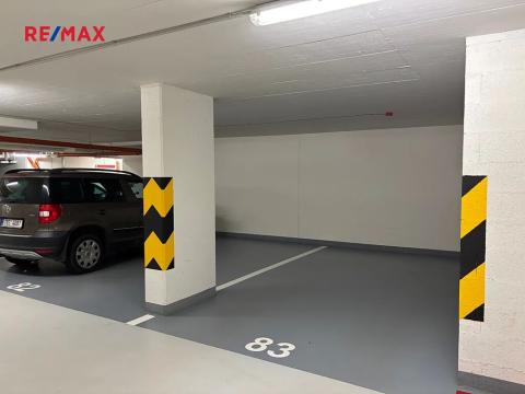 Pronájem garážového stání, Praha - Modřany, K Vystrkovu, 15 m2