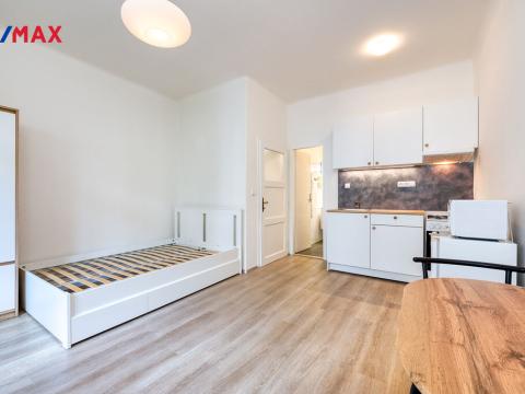 Pronájem bytu 1+kk, Praha, Kandertova, 27 m2