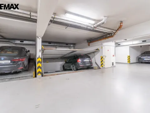 Prodej garážového stání, Praha - Libeň, Kašparovo náměstí, 12 m2