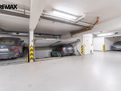 Prodej garážového stání, Praha - Libeň, Kašparovo náměstí, 12 m2