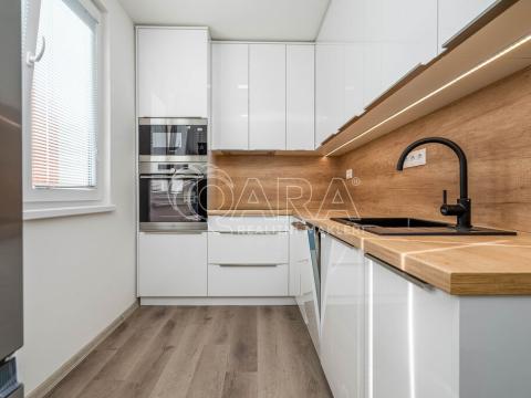 Pronájem bytu 2+1, Praha - Břevnov, Šantrochova, 51 m2