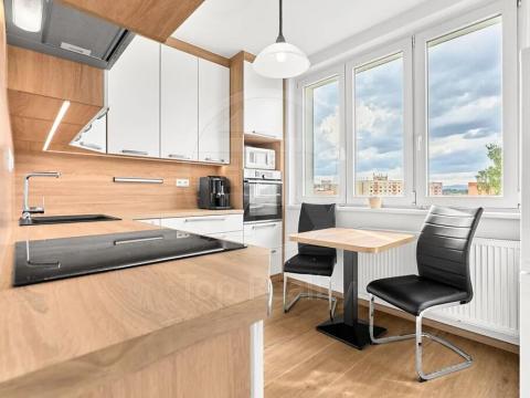 Prodej bytu 3+1, Karlovy Vary, Severní, 77 m2