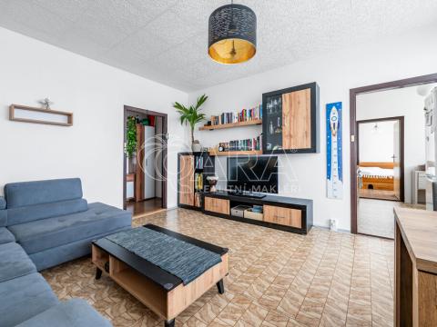 Pronájem bytu 3+1, Praha - Radotín, náměstí Osvoboditelů, 80 m2