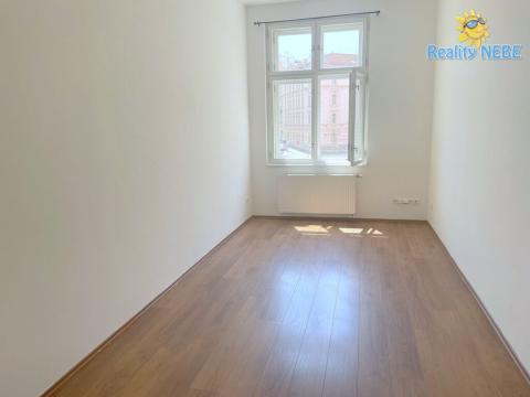 Pronájem bytu 1+kk, Praha - Nusle, Nuselská, 26 m2