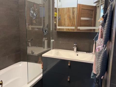 Prodej bytu 2+1, Karlovy Vary - Rybáře, nám. 17. listopadu, 65 m2