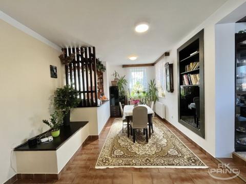 Prodej rodinného domu, Sazená, 210 m2