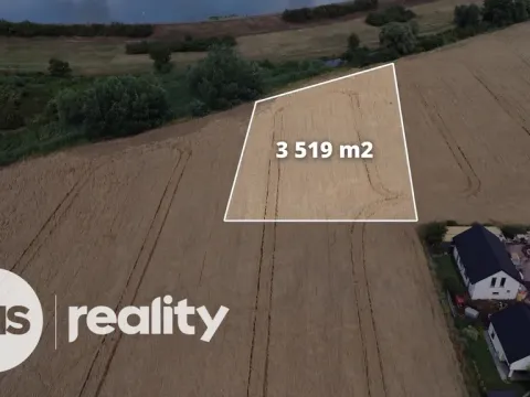 Prodej pole, Milovice, 3519 m2