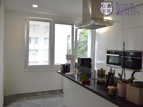 Prodej bytu 2+1, Hluboká nad Vltavou, Fügnerova, 59 m2