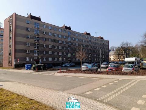Prodej bytu 2+1, Hostinné, Sídliště, 45 m2