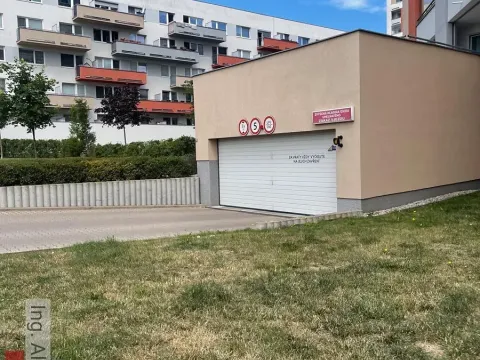Pronájem garážového stání, Praha - Horní Měcholupy, Hornoměcholupská, 15 m2