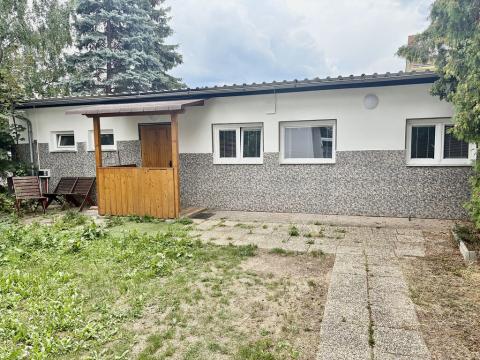 Pronájem domu, Praha - Malešice, U tvrze, 40 m2