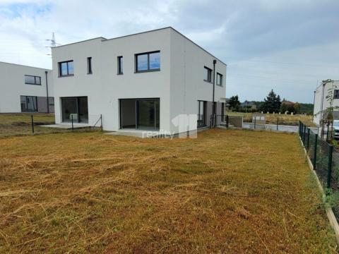 Prodej rodinného domu, Kladno - Dubí, Pechlátova, 353 m2