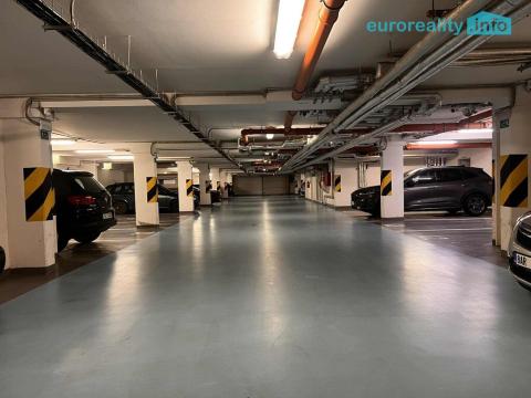 Pronájem garážového stání, Praha, Terezínská, 15 m2