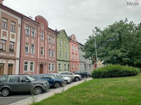 Pronájem atypického bytu, Chomutov, náměstí Dr. Beneše, 178 m2