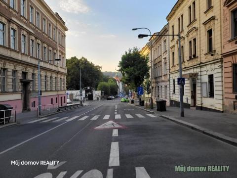 Pronájem bytu 1+1, Praha - Smíchov, U Santošky, 45 m2