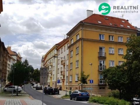 Prodej bytu 2+1, Karlovy Vary - Drahovice, V. Řezáče, 66 m2