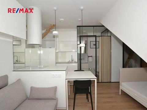 Pronájem bytu 1+kk, Plzeň, Edvarda Beneše, 25 m2