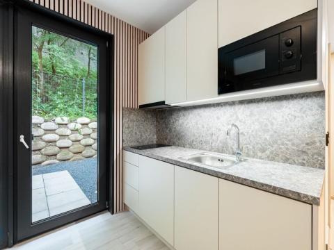 Pronájem bytu 1+kk, Praha - Hlubočepy, Hlubočepská, 27 m2