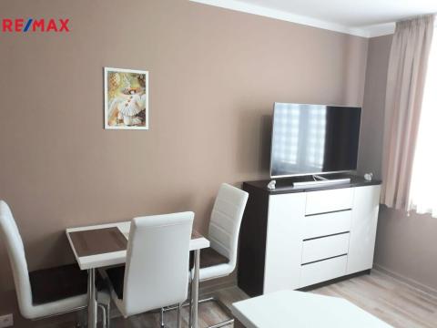 Pronájem bytu 2+kk, Karlovy Vary - Stará Role, Karlovarská, 36 m2