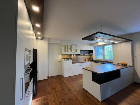 Prodej bytu 4+1, Pardubice, Nerudova, 175 m2