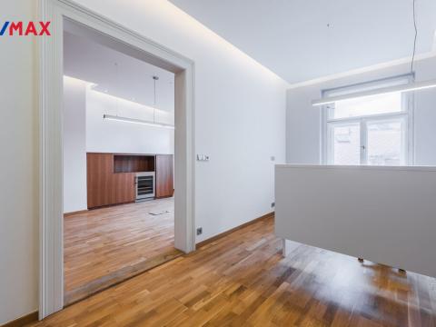 Pronájem kanceláře, Praha - Staré Město, Staroměstské náměstí, 195 m2