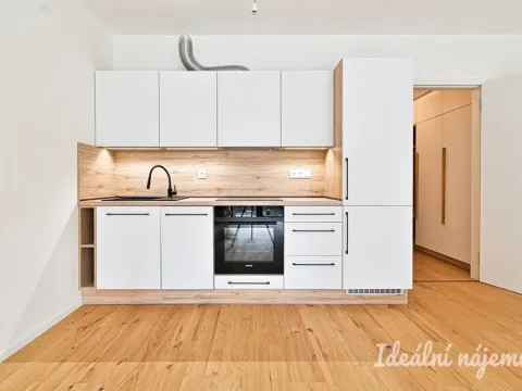 Pronájem bytu 1+kk, Brno, Bratislavská, 37 m2