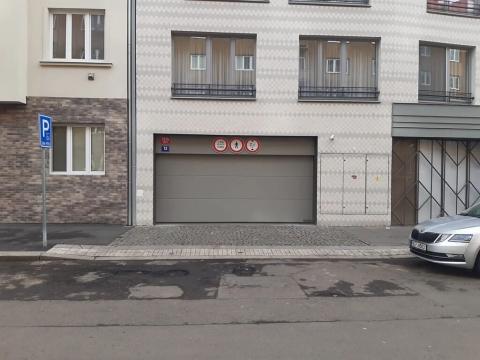 Pronájem garážového stání, Praha - Vršovice, Sámova, 15 m2