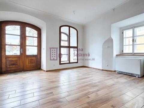 Pronájem restaurace, Jindřichův Hradec, nám. Míru, 50 m2