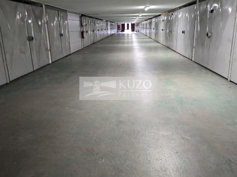 Pronájem garáže, Praha, Nušlova, 18 m2