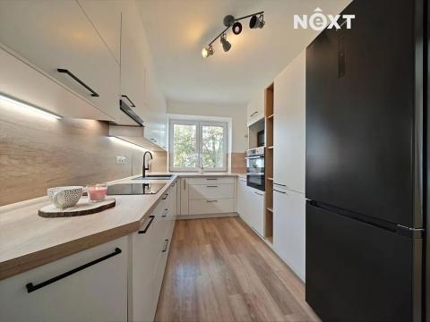 Prodej bytu 3+1, Jindřichův Hradec, Sídliště, 72 m2