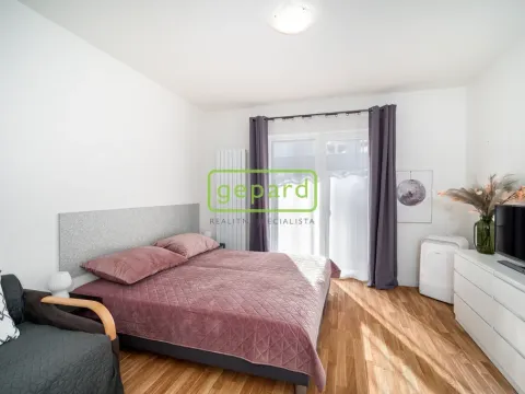 Pronájem bytu 1+kk, Praha - Libeň, Novovysočanská, 28 m2