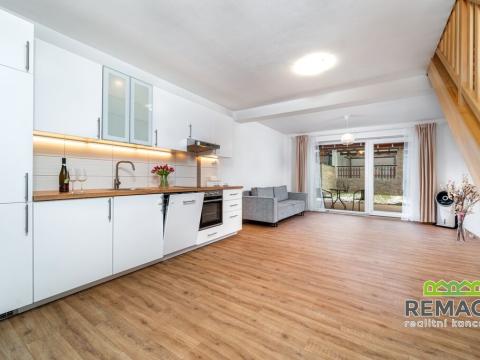 Pronájem bytu 3+kk, Staré Město, Salašská, 110 m2