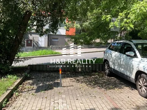 Prodej garážového stání, Praha - Motol, Kudrnova, 15 m2